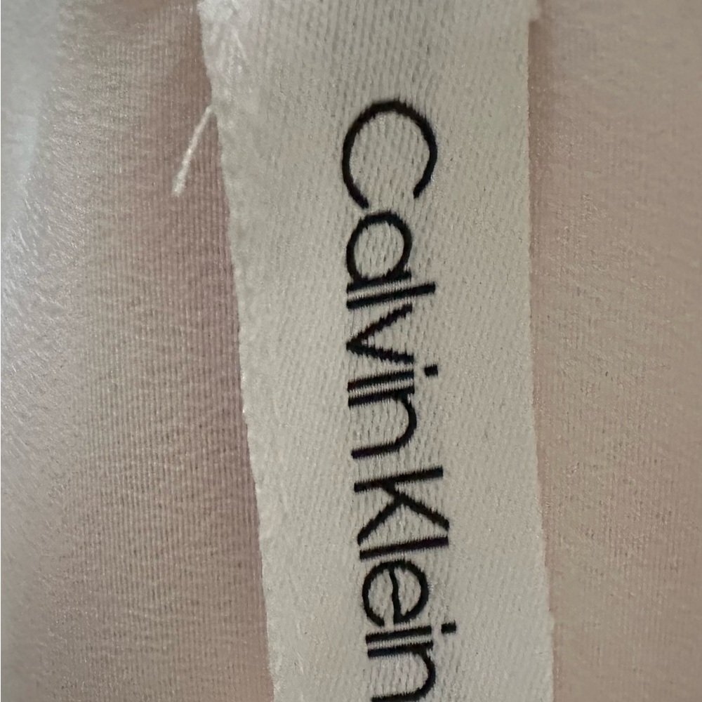 Calvin Klein Soft Pink and White Fabric - Picture 4 of 4